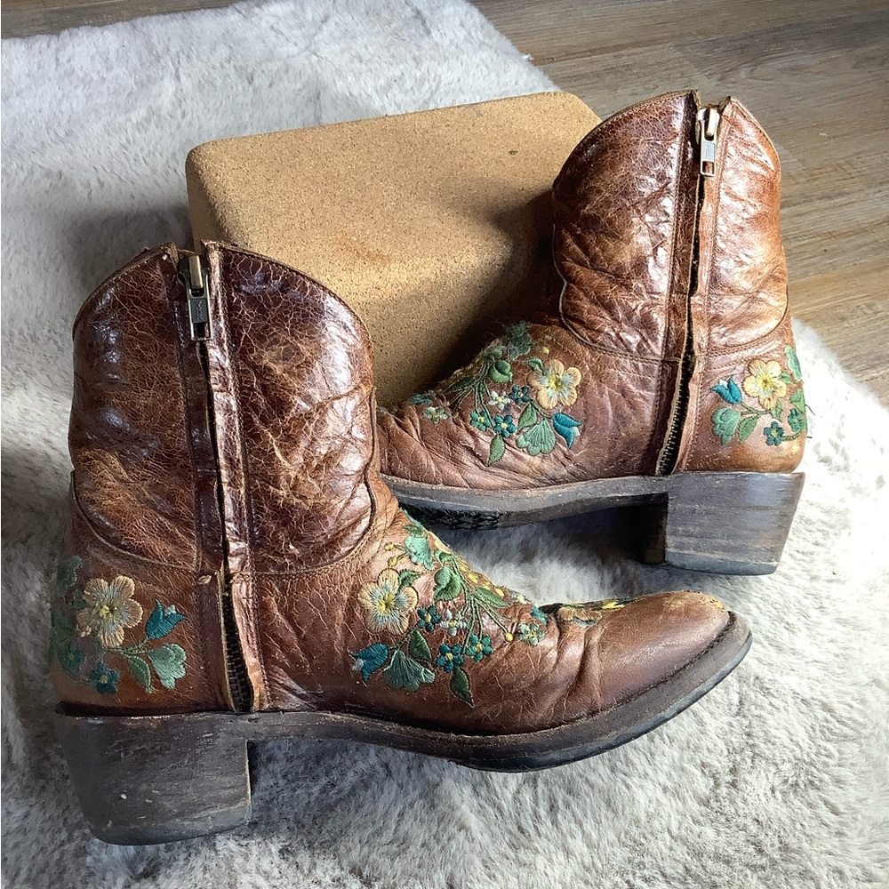 Whimsical Embroidered Old Gringo Ankle Boots - Picture 3 of 6